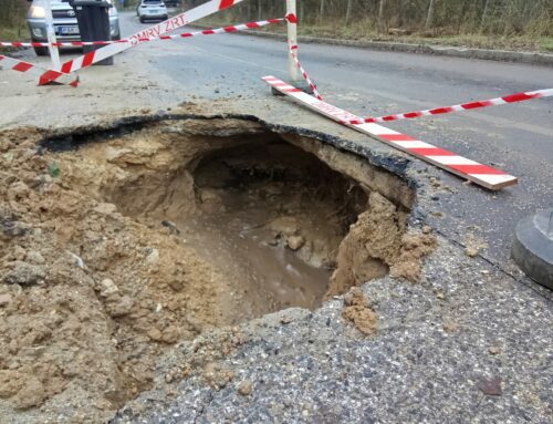 Beszakadt és megsüllyedt utakat jelentettünk be a DMRV felé a külső település részen