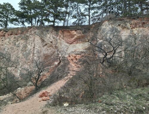 Figyelem! Sziklaomlás történt a Teve sziklánál, a Kéktúra útvonalán!