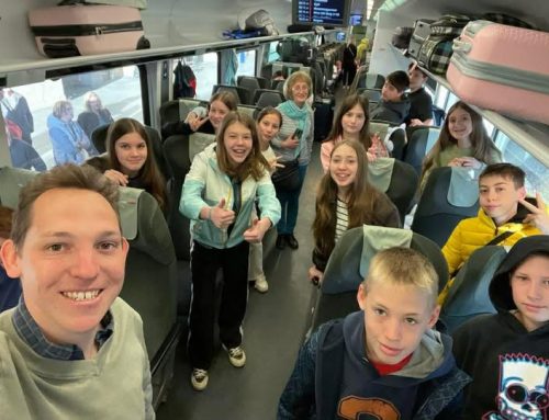 Mélyülő nemzetközi kapcsolatok – Nemzetközi vendégek falunk Majálisán, pilisborosjenői fiatalok steinheimi csereprogramon,  falunkbeli focisták a Három Nemzet utánpótlás focitornán